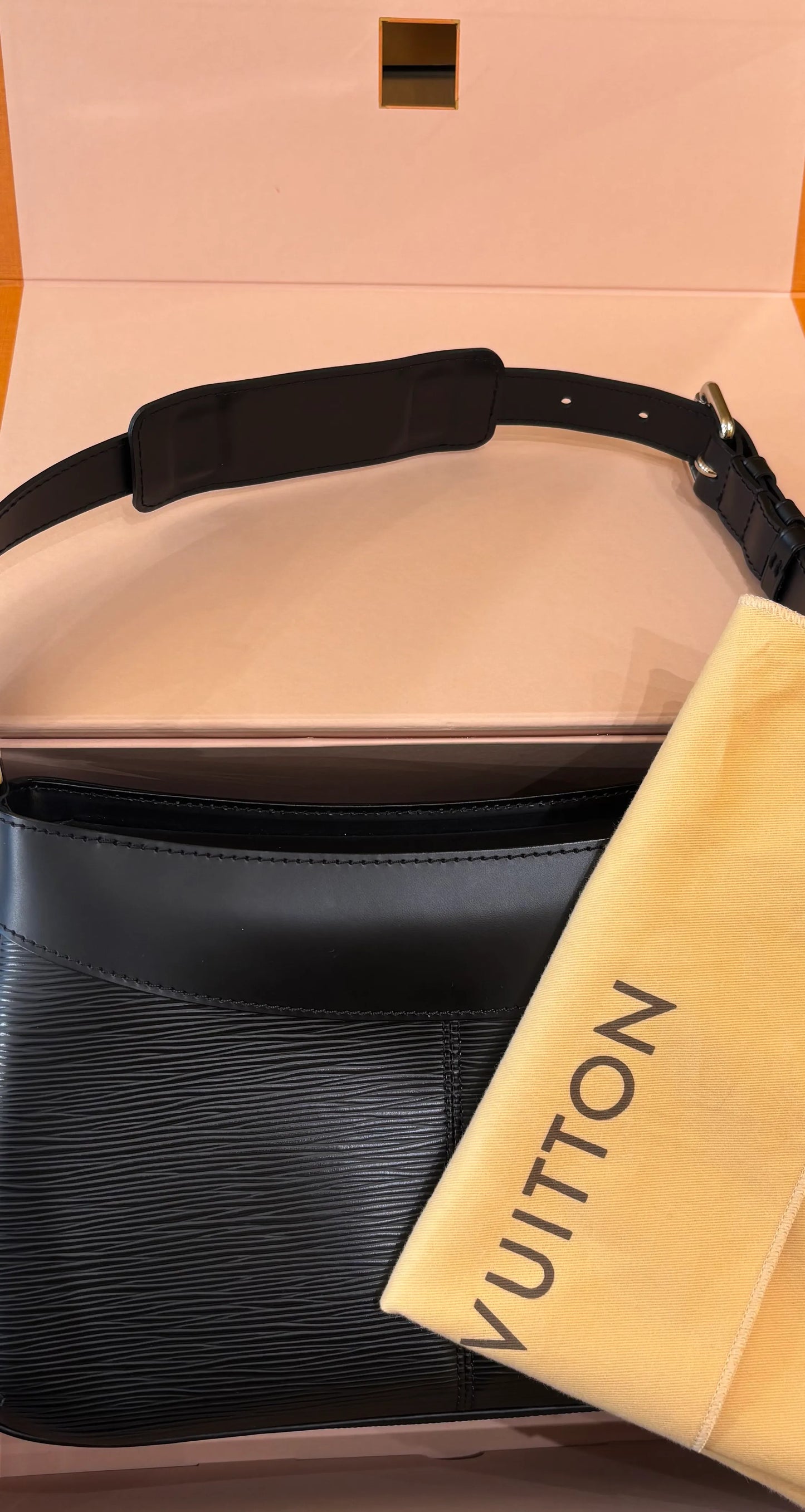 Louis Vuitton Nocturne Epi Leather, Black, Leather, Handbag