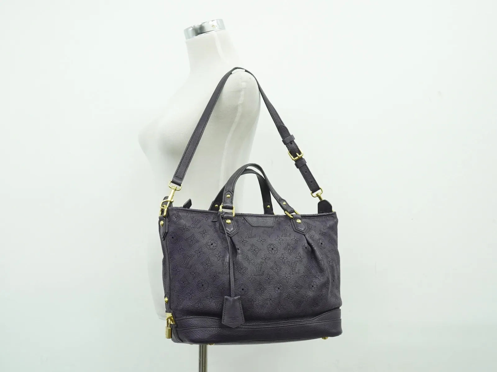 Louis Vuitton Stellar Mahina Leather, Purple, Leather, Handbag