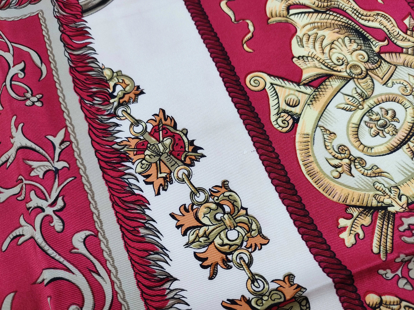Hermes Carré 90 Silk multicolor, Multicolour, Silk, Scarf
