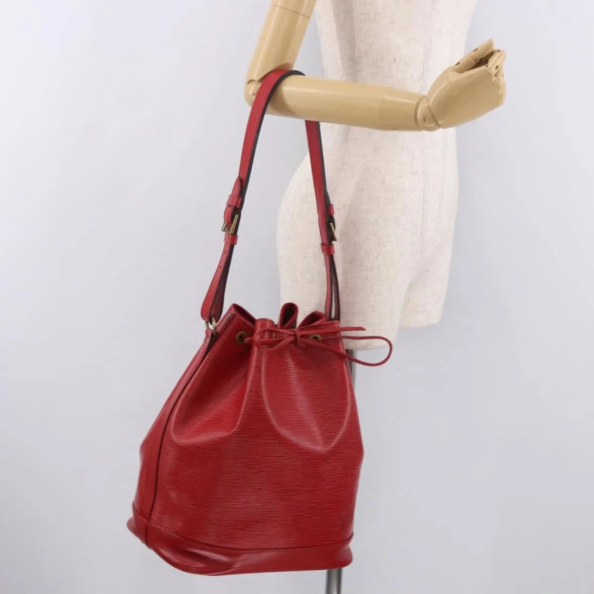 Louis Vuitton Noe Epi Leather, Red, Leather, Shoulder Bag
