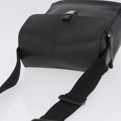 Louis Vuitton Yaranga Messenger Taiga Leather, Black, Leather, Shoulder Bag