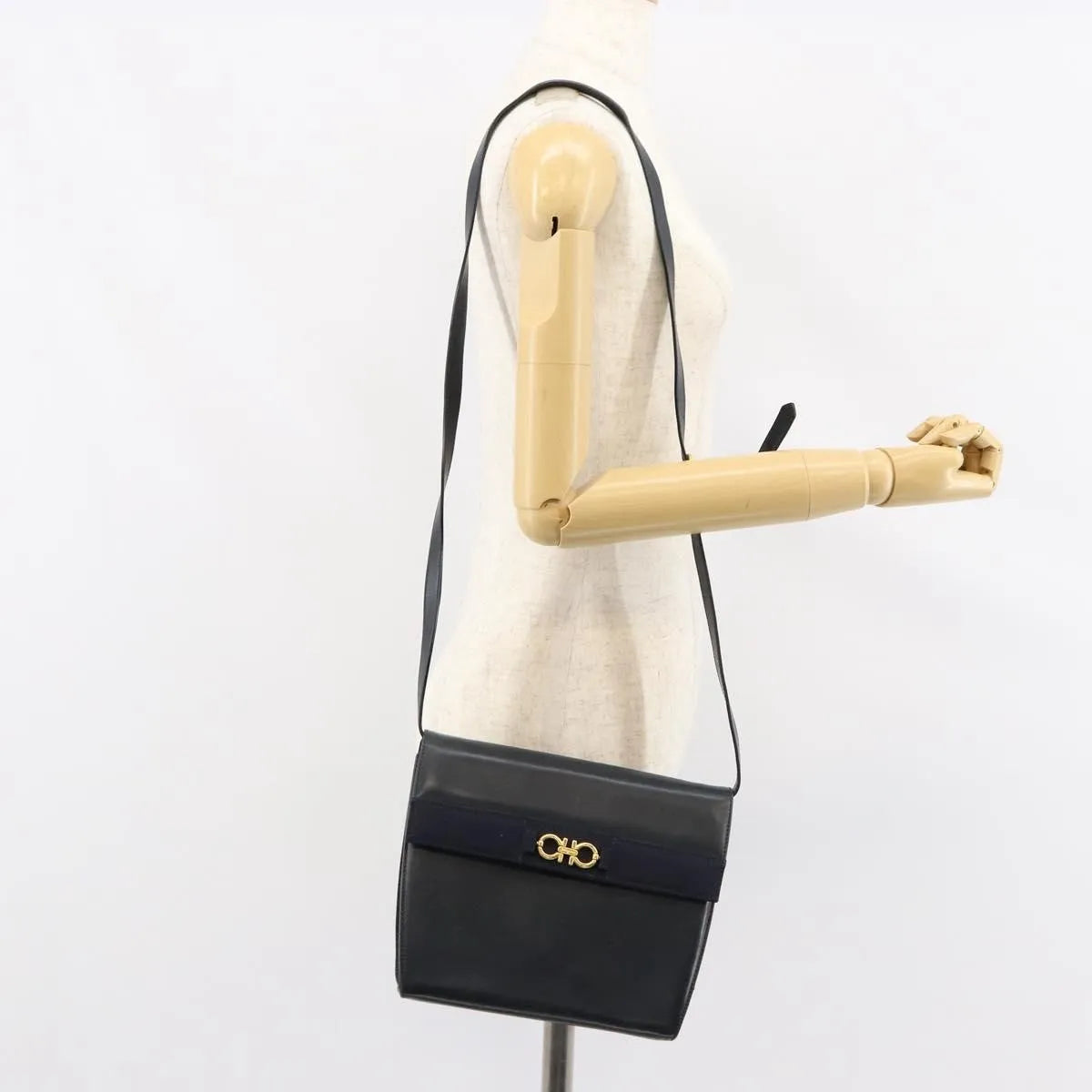 Salvatore Ferragamo Gancini Leather, Black, Leather, Shoulder Bag