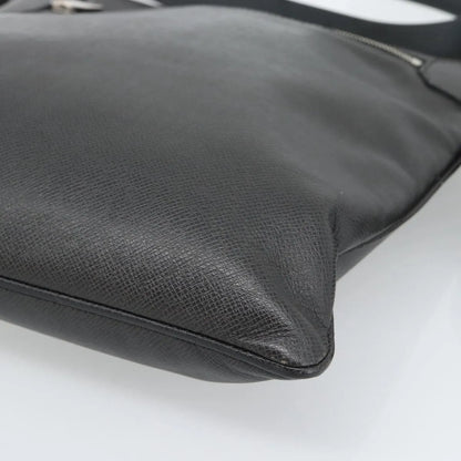 Louis Vuitton Sasha Taiga Leather, Gray, Leather, Shoulder Bag
