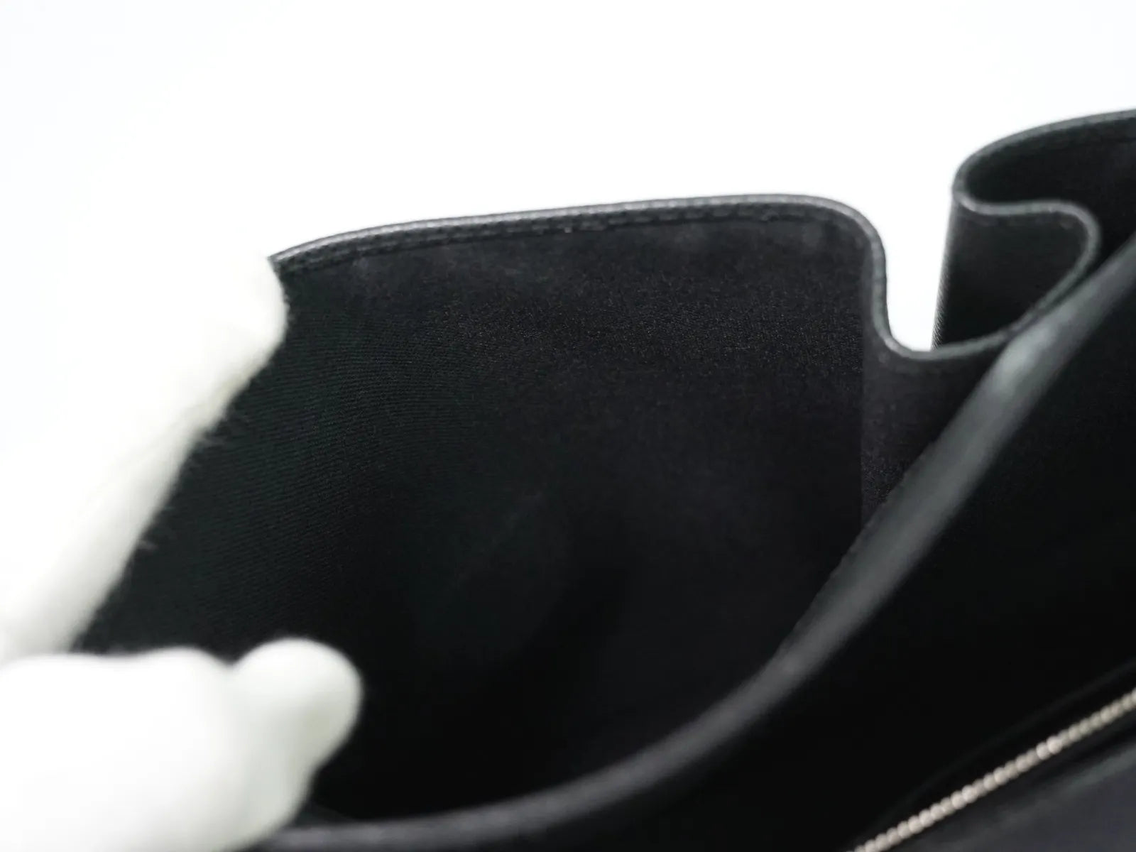 Louis Vuitton Alexei Messenger Taiga Leather, Black, Leather, Shoulder Bag