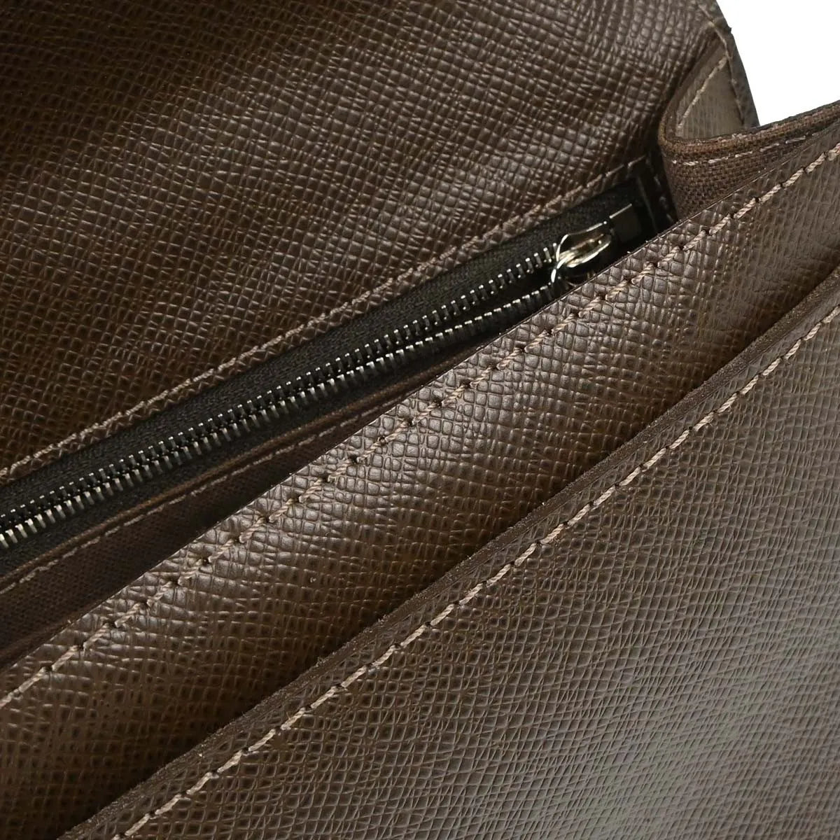 Louis Vuitton Belaia Clutch Taiga Leather, Brown, Leather, Clutch