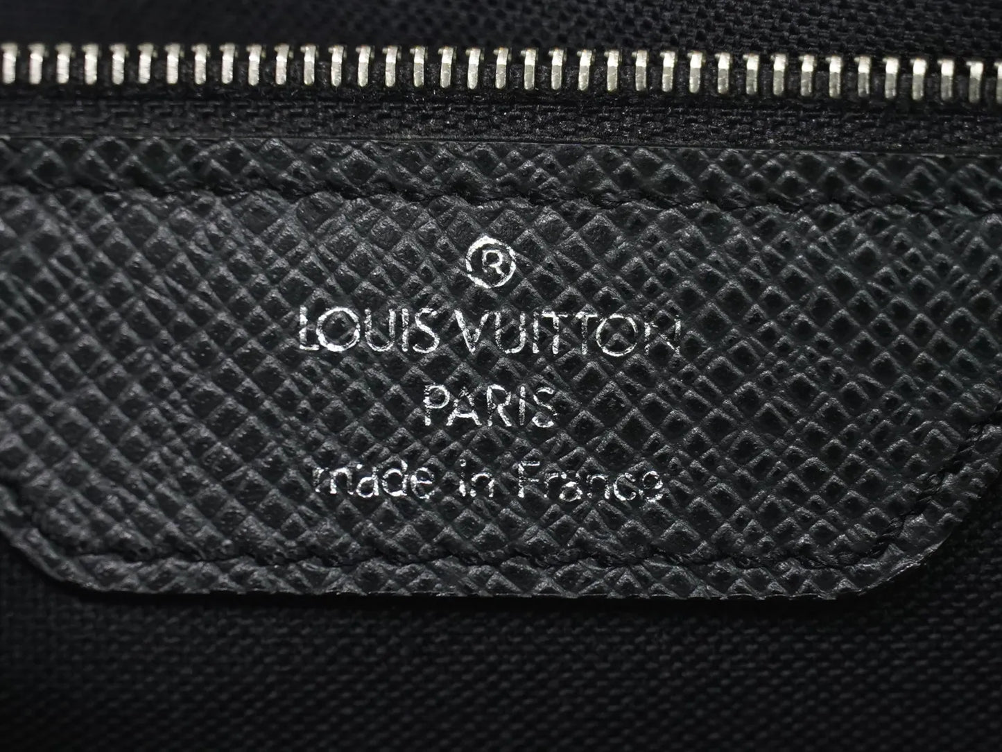 Louis Vuitton Alexei Messenger Taiga Leather, Black, Leather, Shoulder Bag