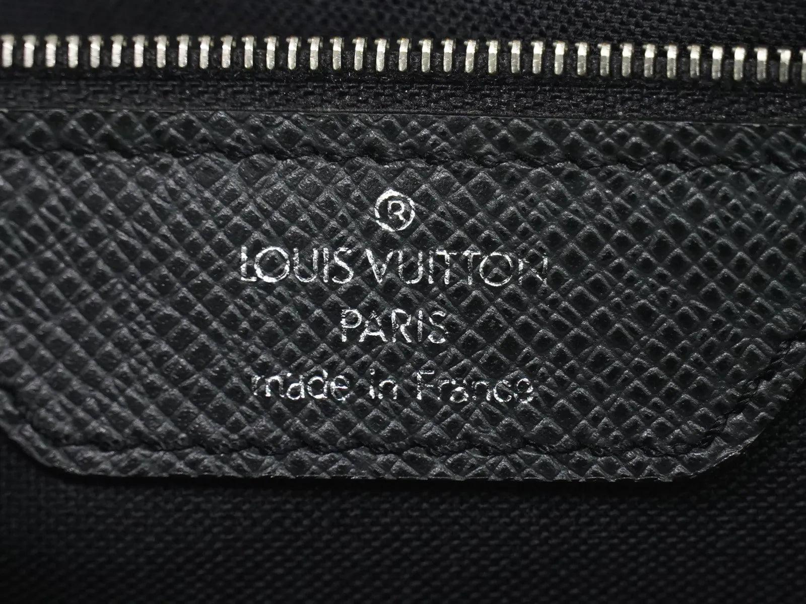 Louis Vuitton Alexei Messenger Taiga Leather, Black, Leather, Shoulder Bag