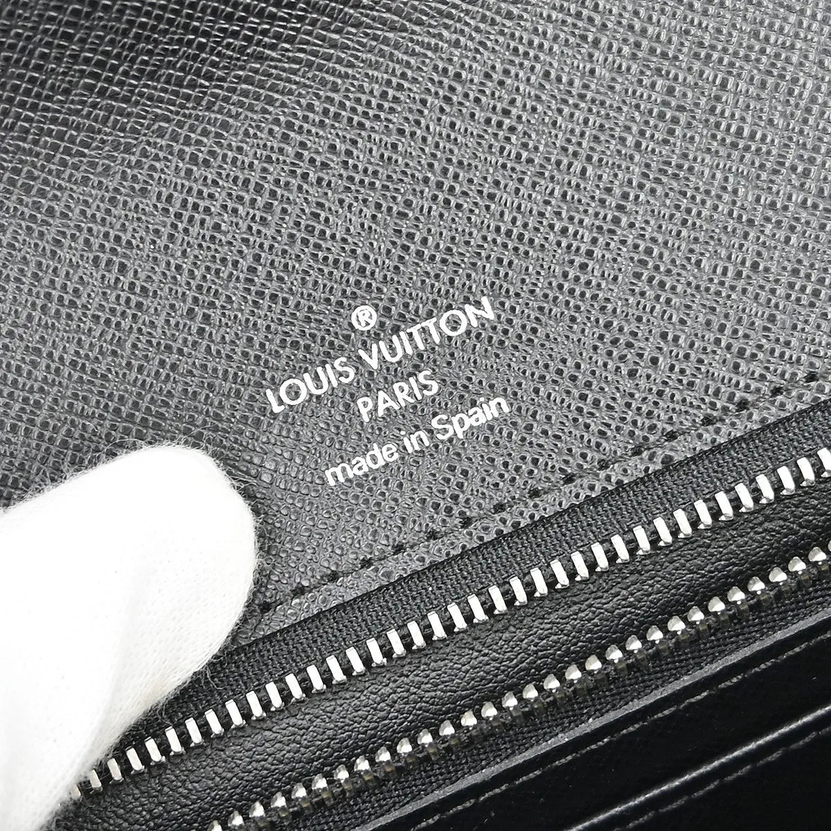Louis Vuitton Selenga Pochette Taiga Leather, Black, Leather, Clutch