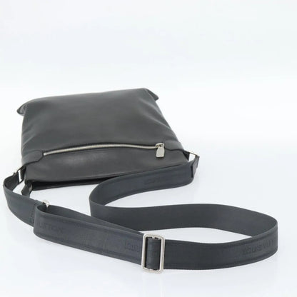 Louis Vuitton Sasha Taiga Leather, Gray, Leather, Shoulder Bag
