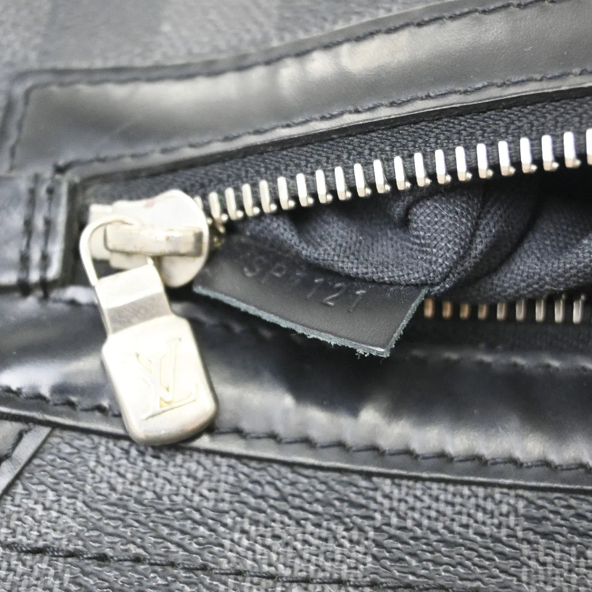 Louis Vuitton Daniel Messenger Damier Graphite, Black, Canvas, Shoulder Bag