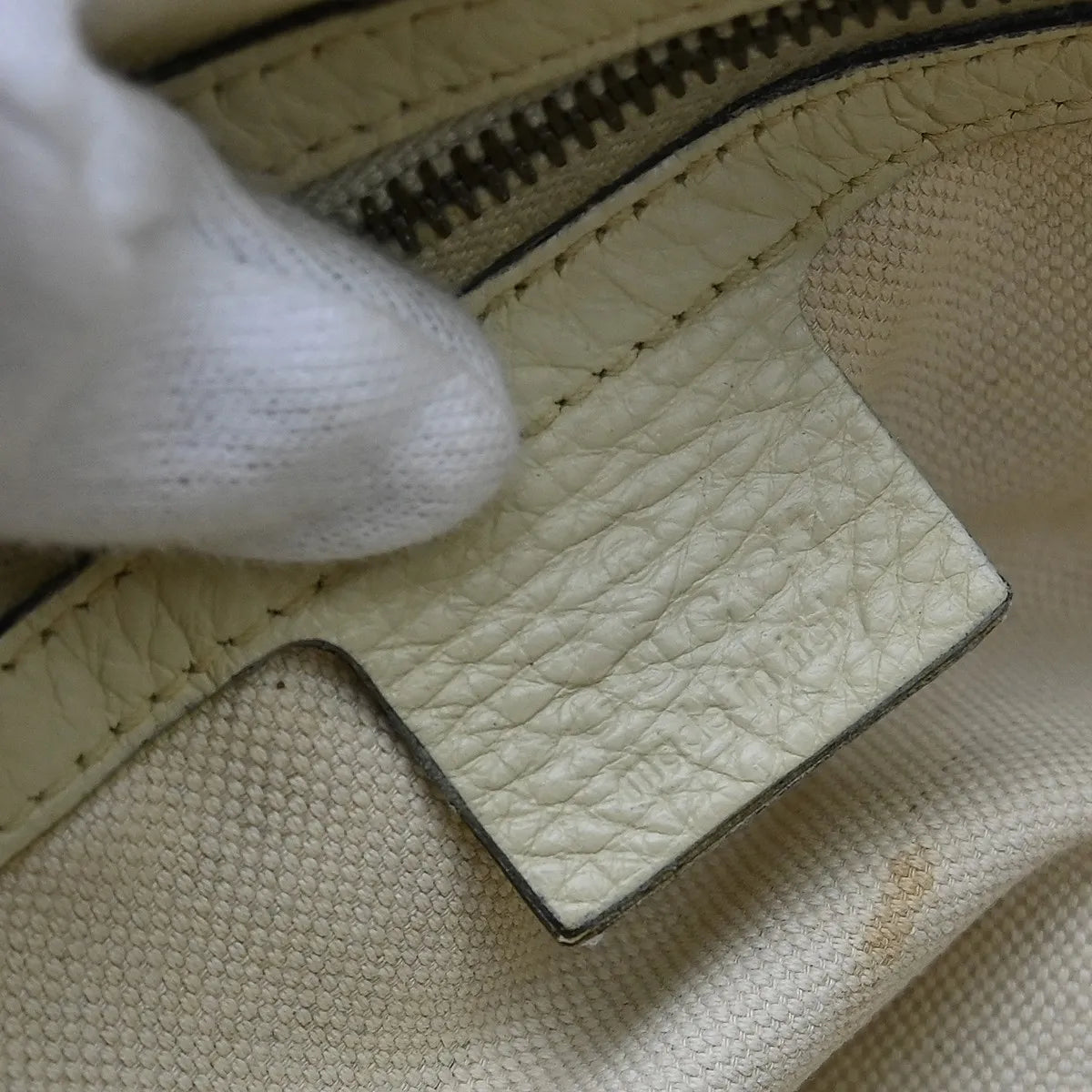 Gucci GG Shoulder Bag GG Matelasse Leather, Beige, Leather, Handbag