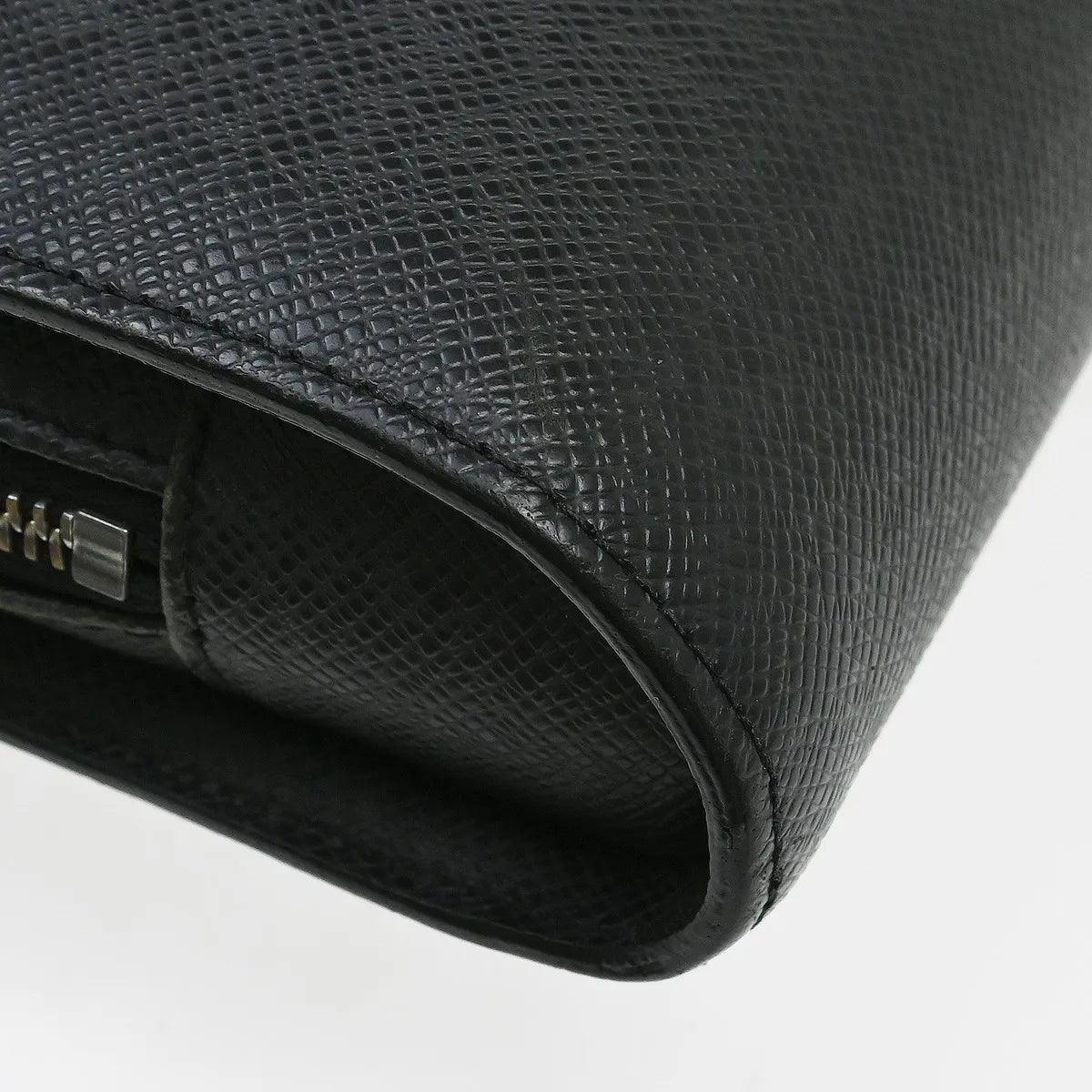 Louis Vuitton Pochette Baikal Clutch Taiga Leather, Black, Leather, Clutch