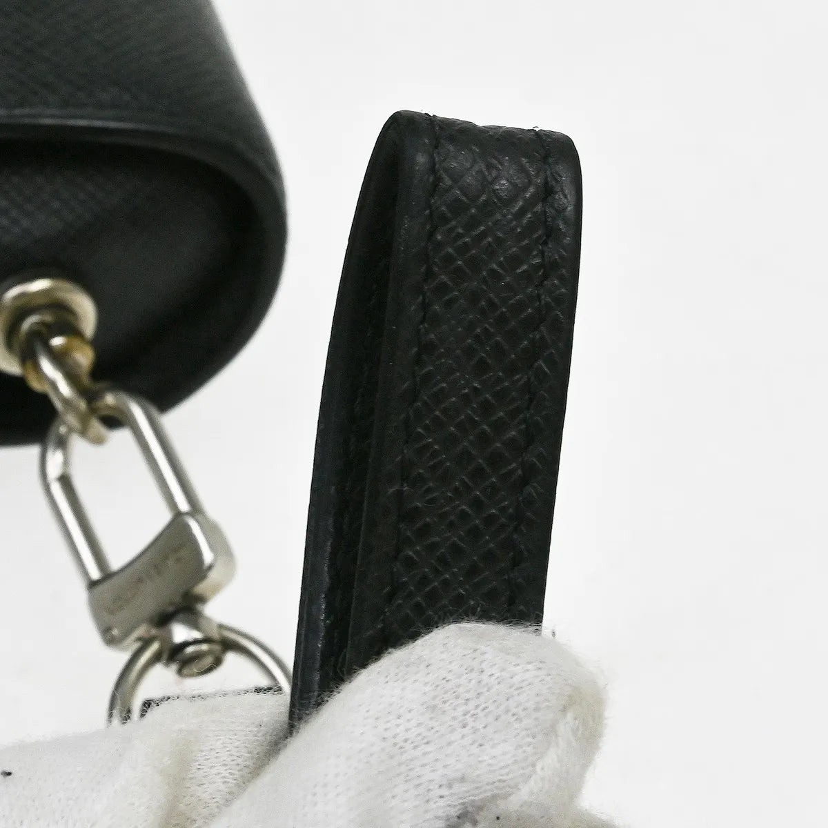 Louis Vuitton Pochette Baikal Clutch Taiga Leather, Black, Leather, Clutch