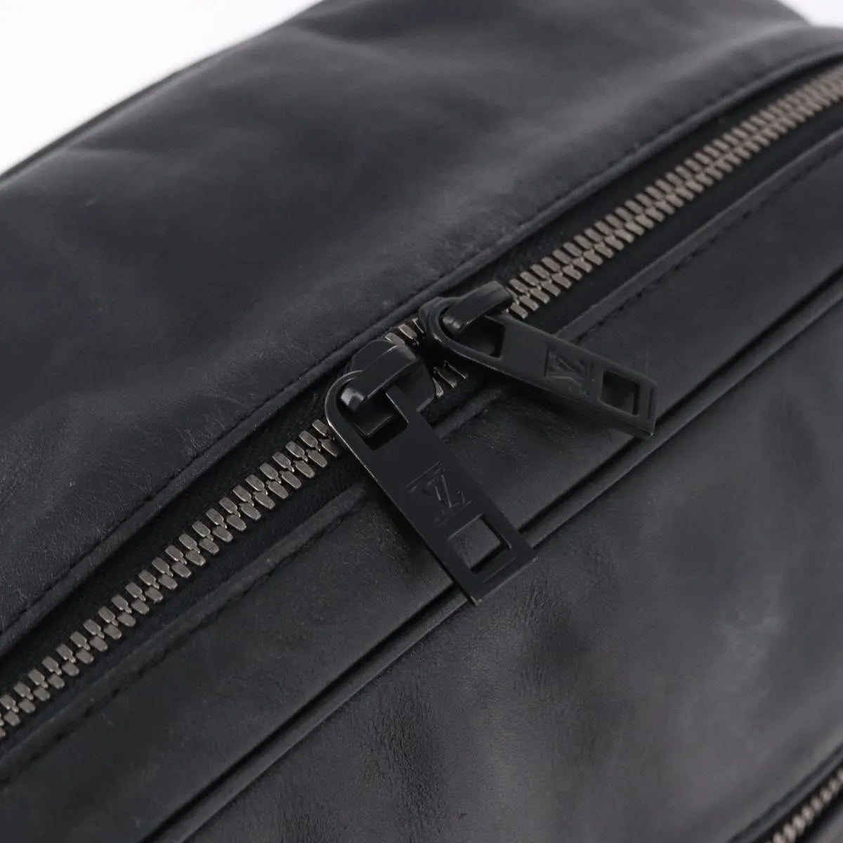 Louis Vuitton Clarkson Messenger Monogram Differ Leather, Black, Leather, Shoulder Bag