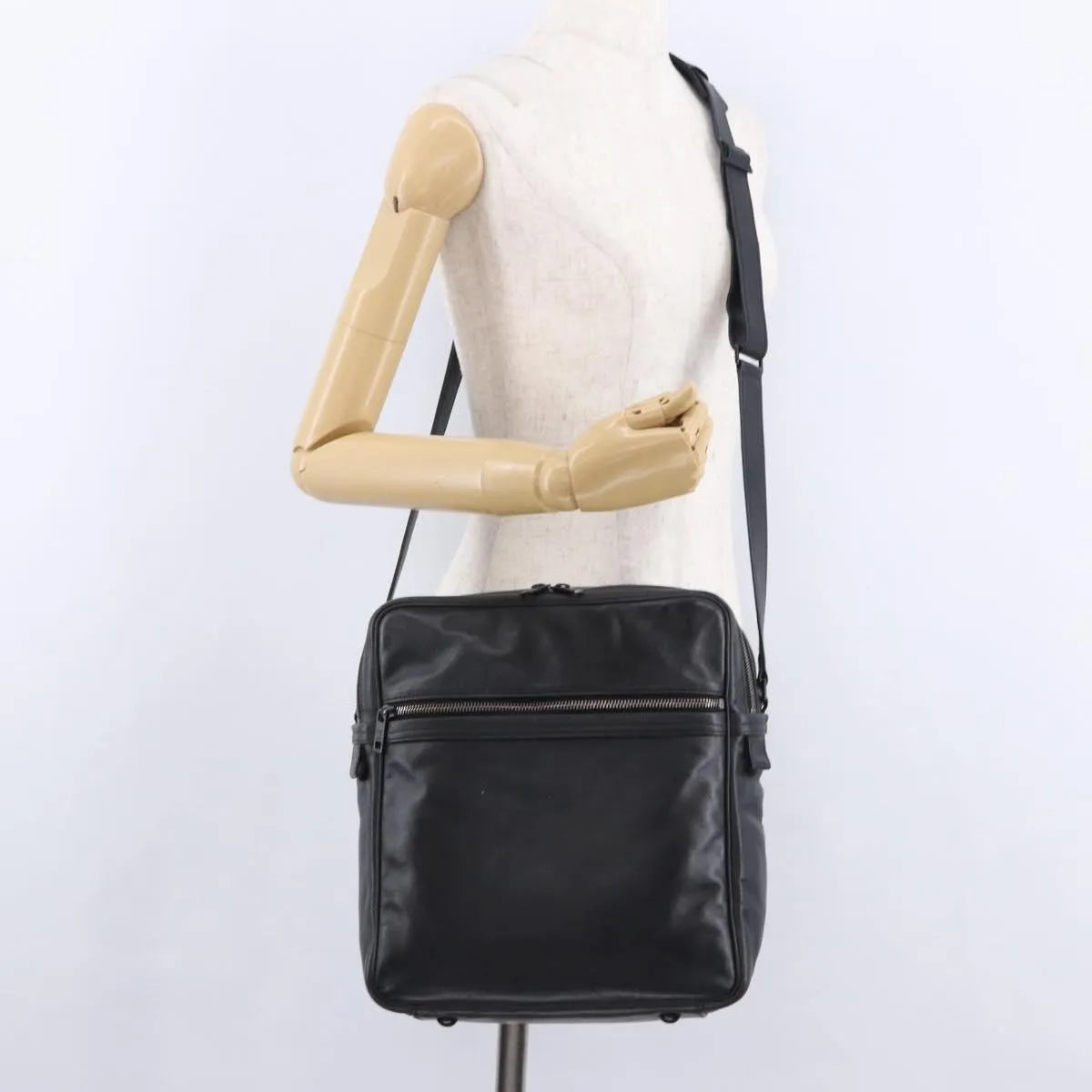 Louis Vuitton Clarkson Messenger Monogram Differ Leather, Black, Leather, Shoulder Bag