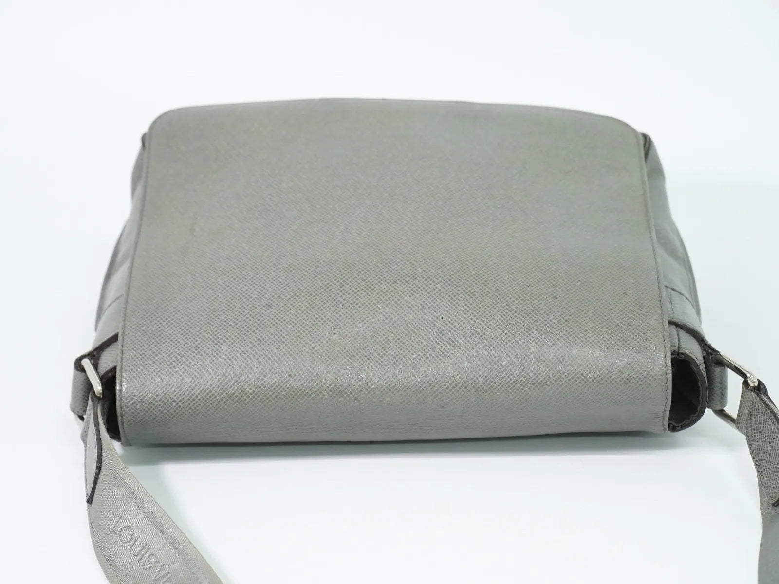 Louis Vuitton Roman Taiga Leather, Gray, Leather, Shoulder Bag