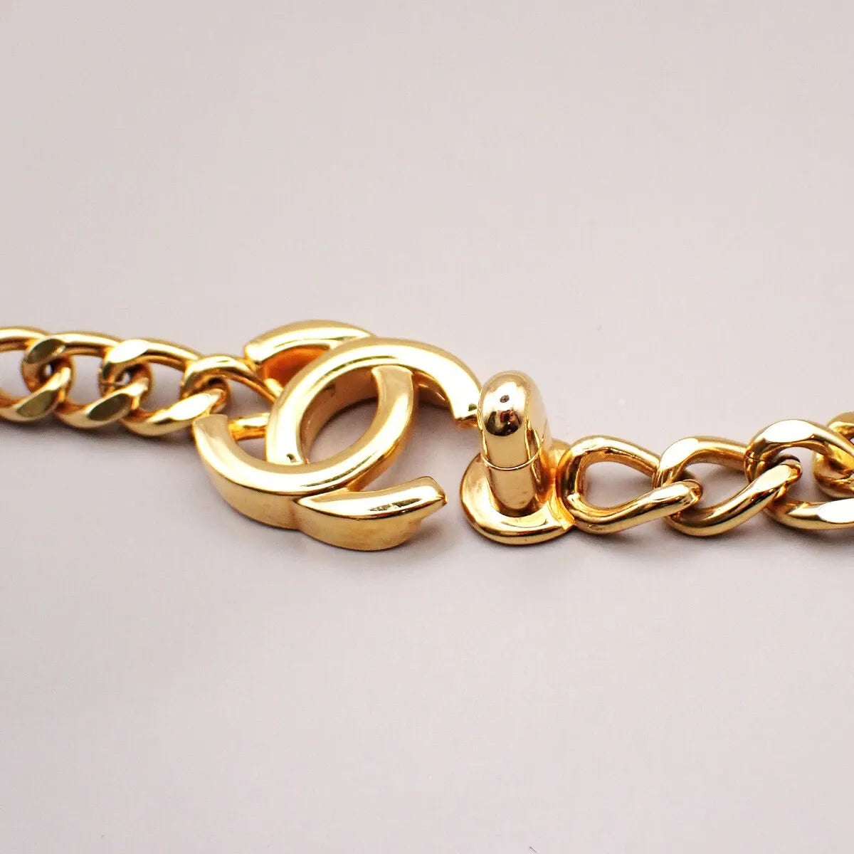 Chanel Vintage Turnlock Reissue Chain Metal, Gold, Gold Plated, Clutch