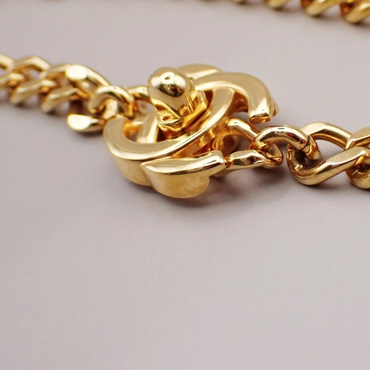 Chanel Vintage Turnlock Reissue Chain Metal, Gold, Gold Plated, Bag