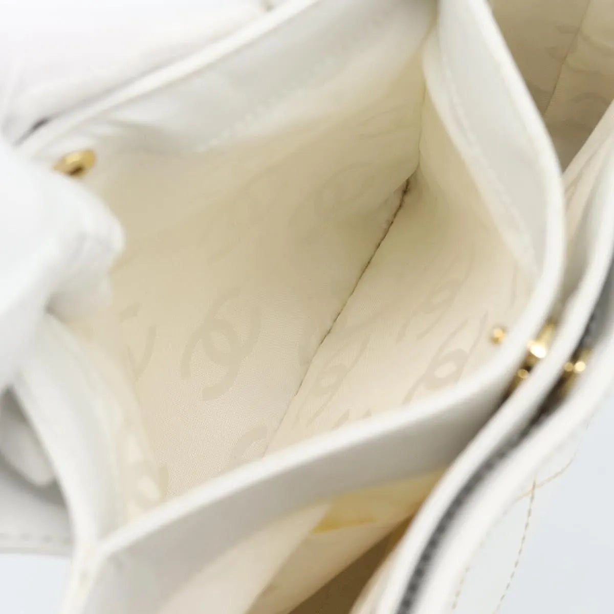 Chanel Surpique Tote Quilted Leather, White, Leather, Tote Bag
