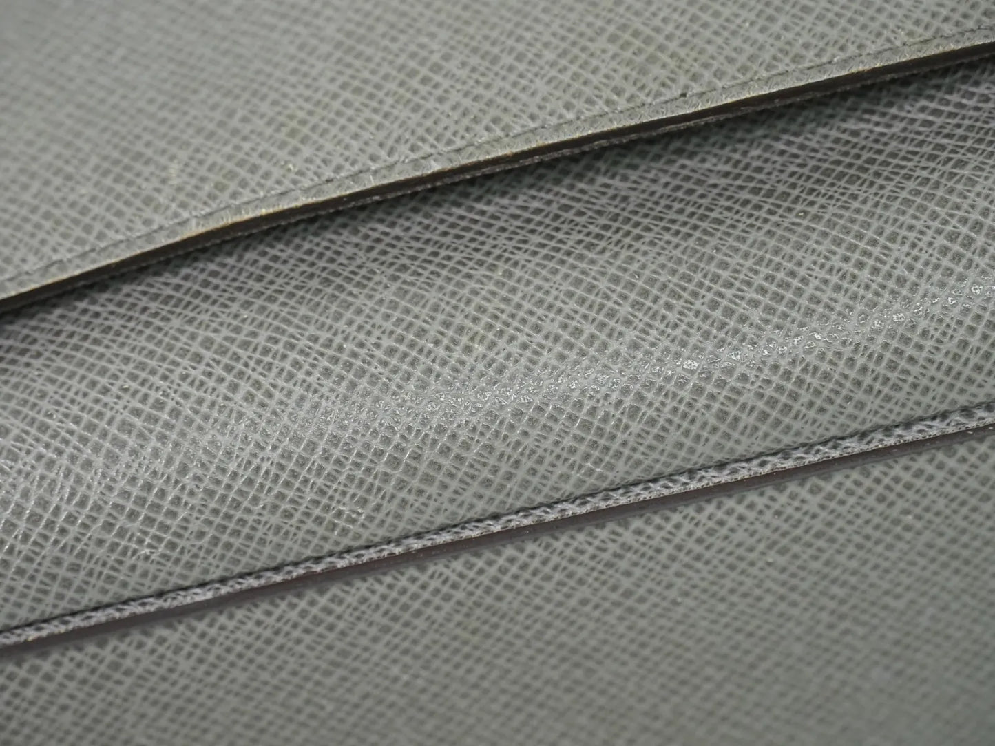 Louis Vuitton Roman Taiga Leather, Gray, Leather, Shoulder Bag