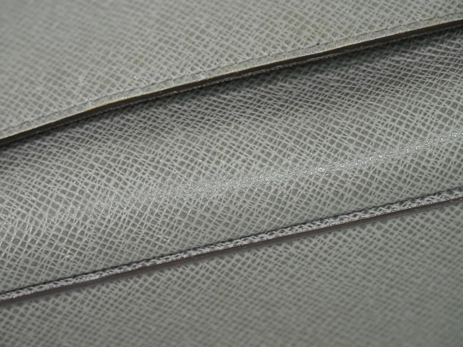 Louis Vuitton Roman Taiga Leather, Gray, Leather, Shoulder Bag