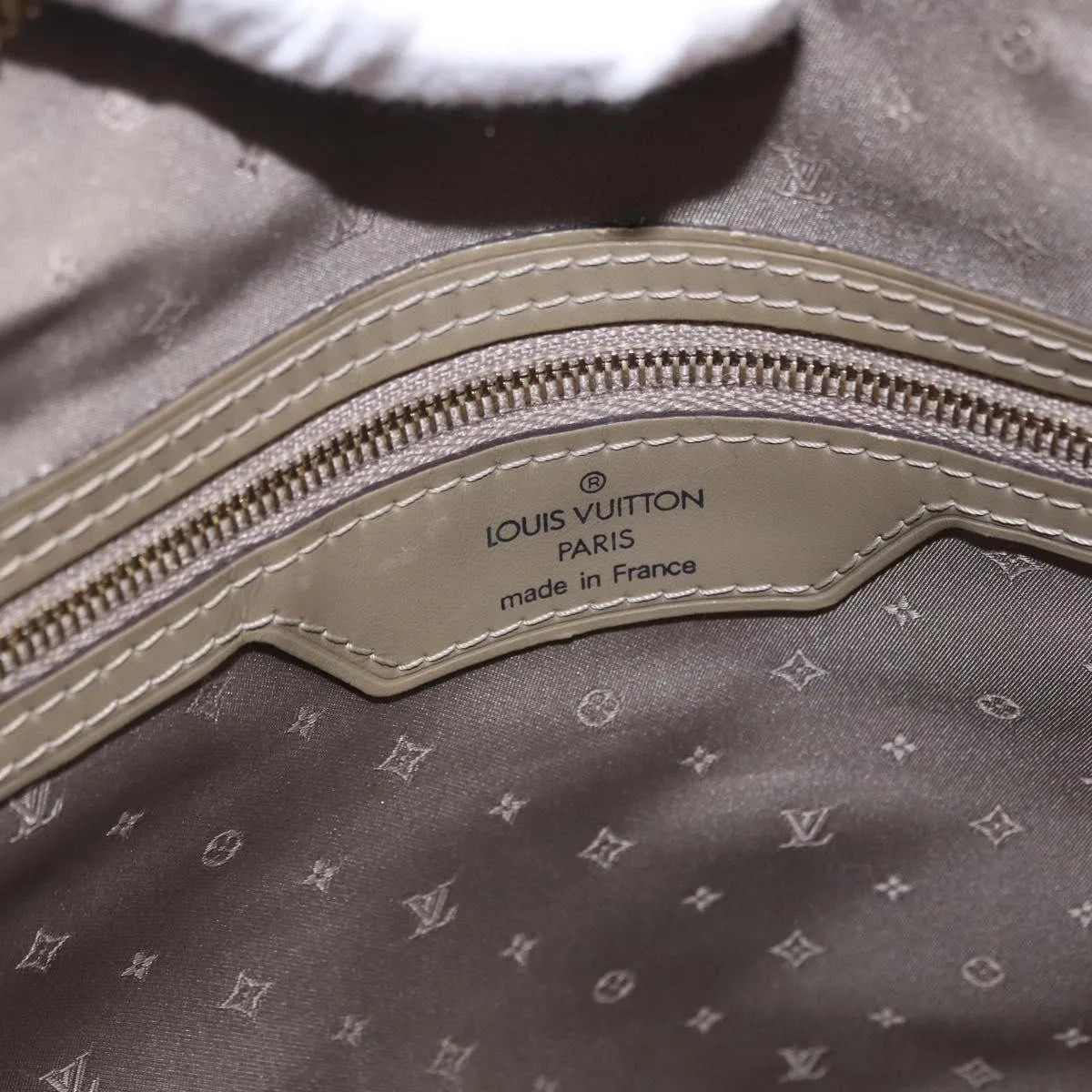 Louis Vuitton Suhali Lockit Leather, Gray, Leather, Handbag