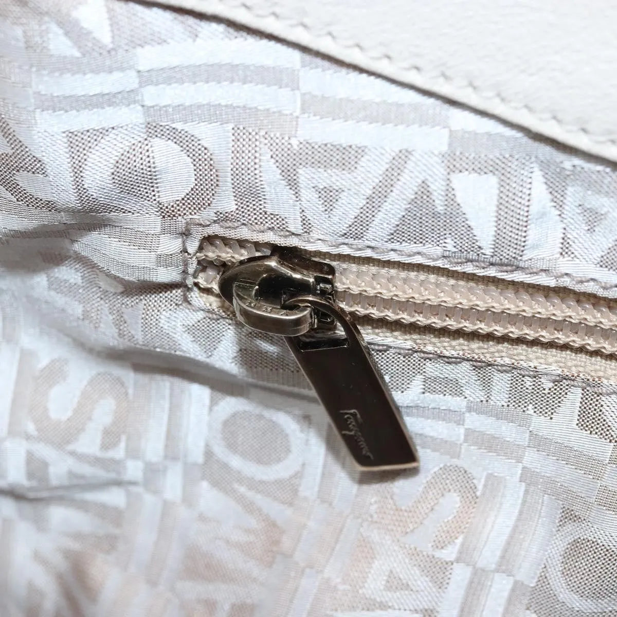 Salvatore Ferragamo Vintage Gancini Hobo Leather, White, Leather, Shoulder Bag