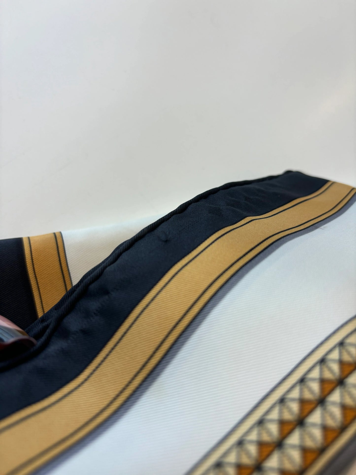 Hermes Carré 90 Silk multicolor, Multicolour, Silk, Scarf