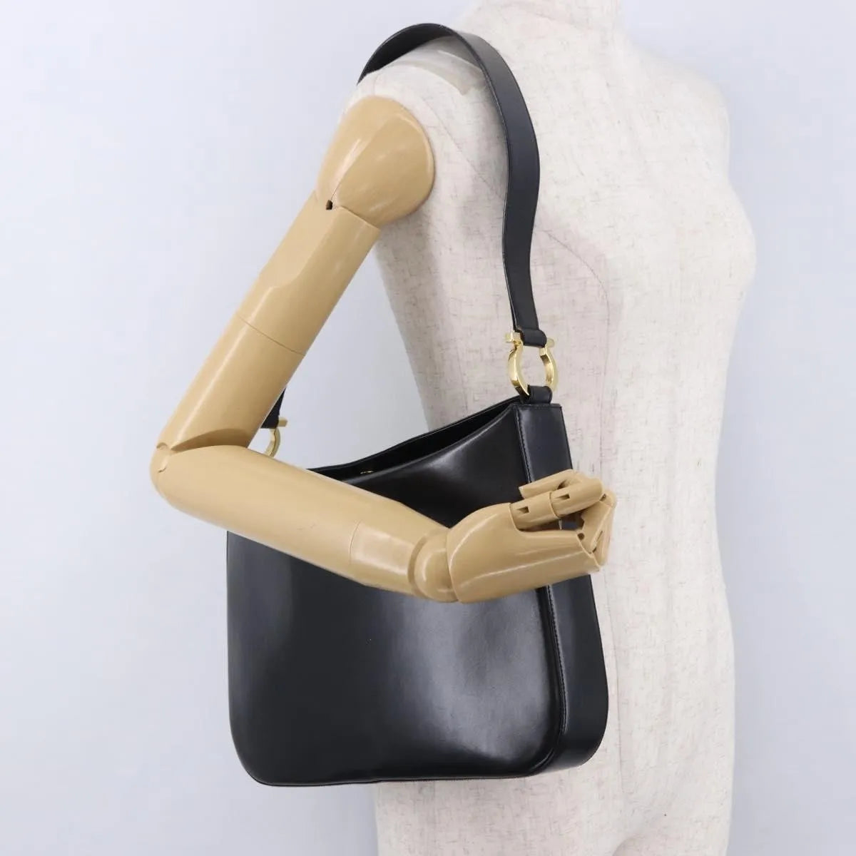 Salvatore Ferragamo Gancini Leather, Black, Leather, Shoulder Bag