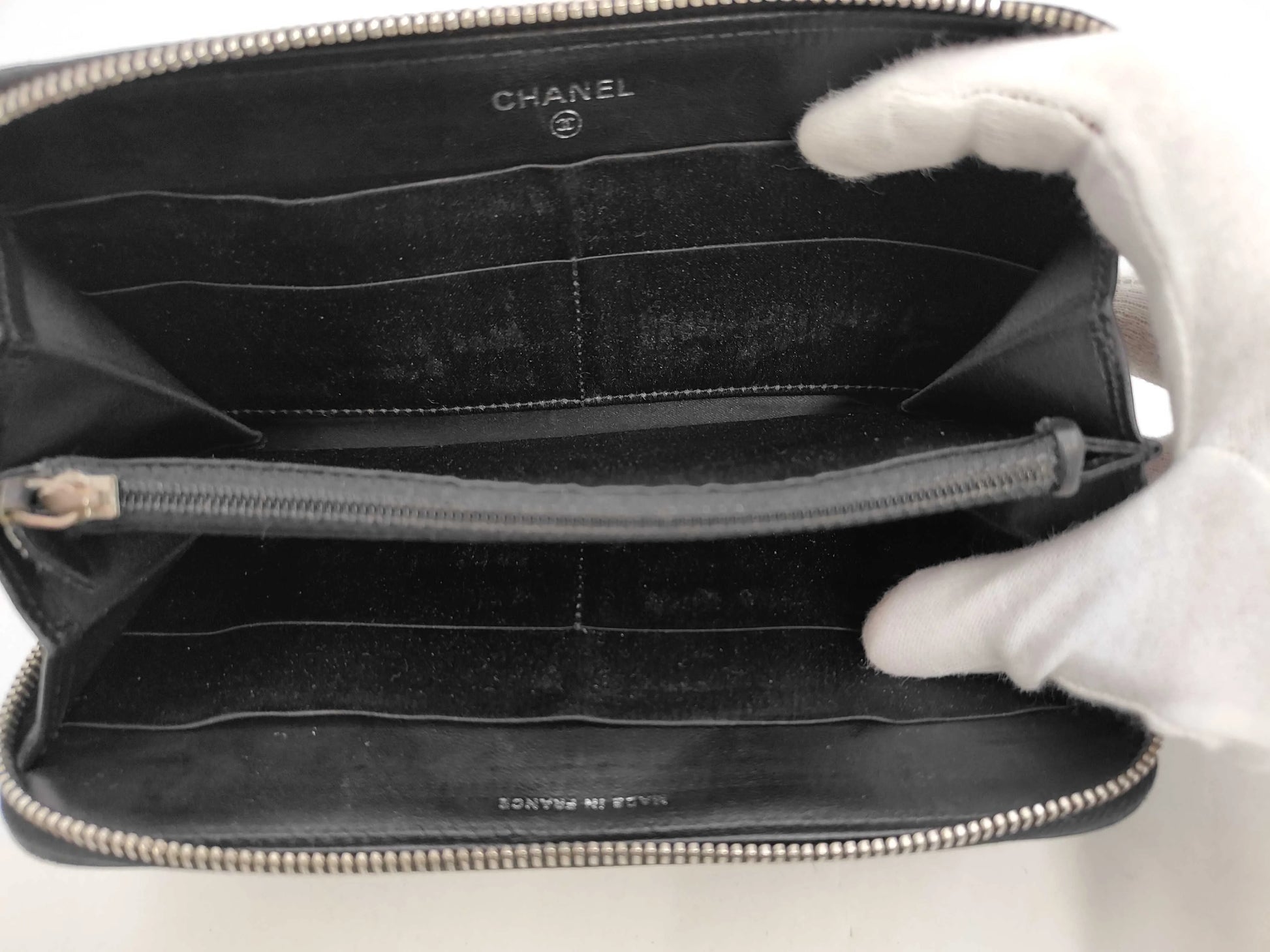 Chanel Logo CC Fermeture zippée ronde leather, Black, Leather, Wallet