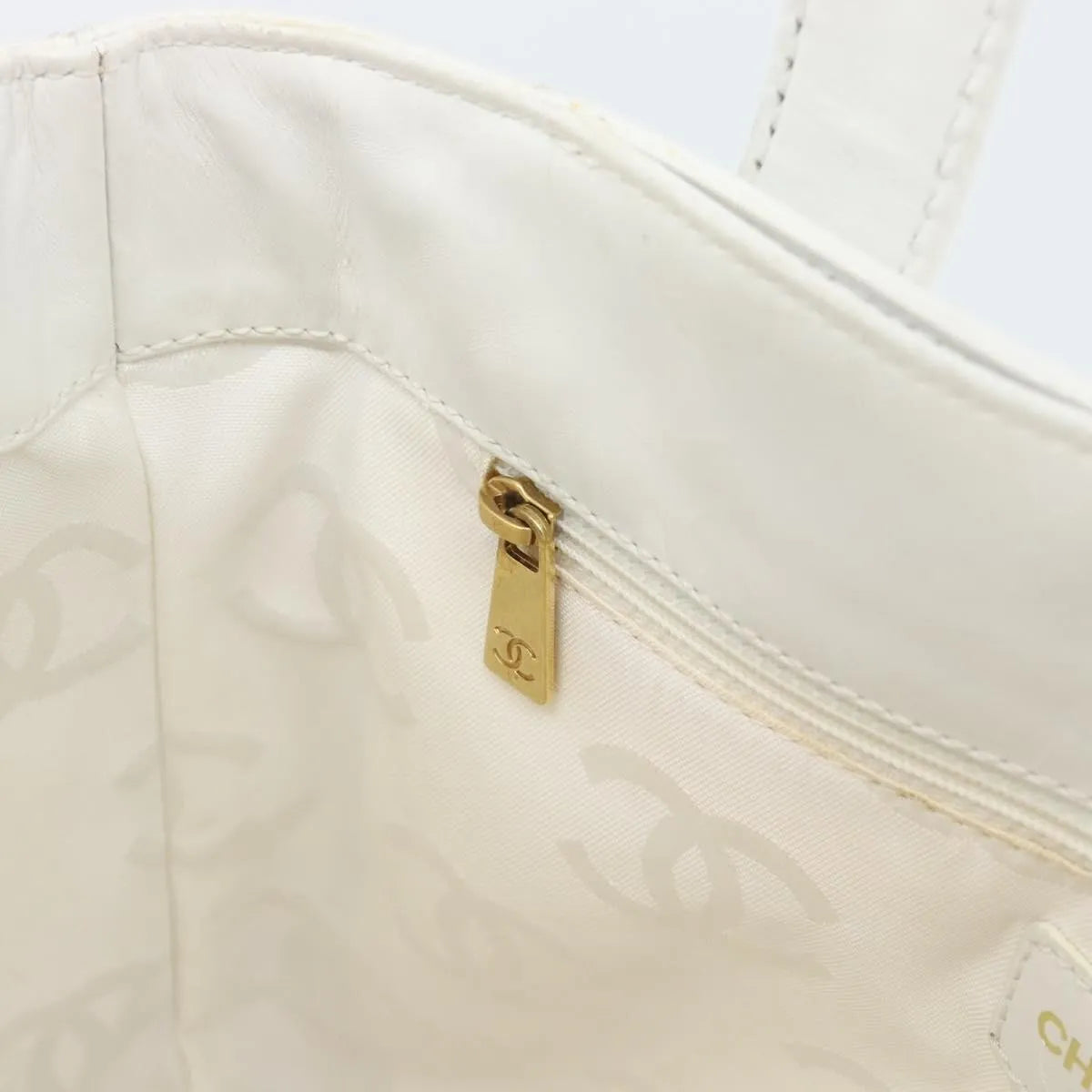 Chanel Surpique Tote Quilted Leather, White, Leather, Tote Bag