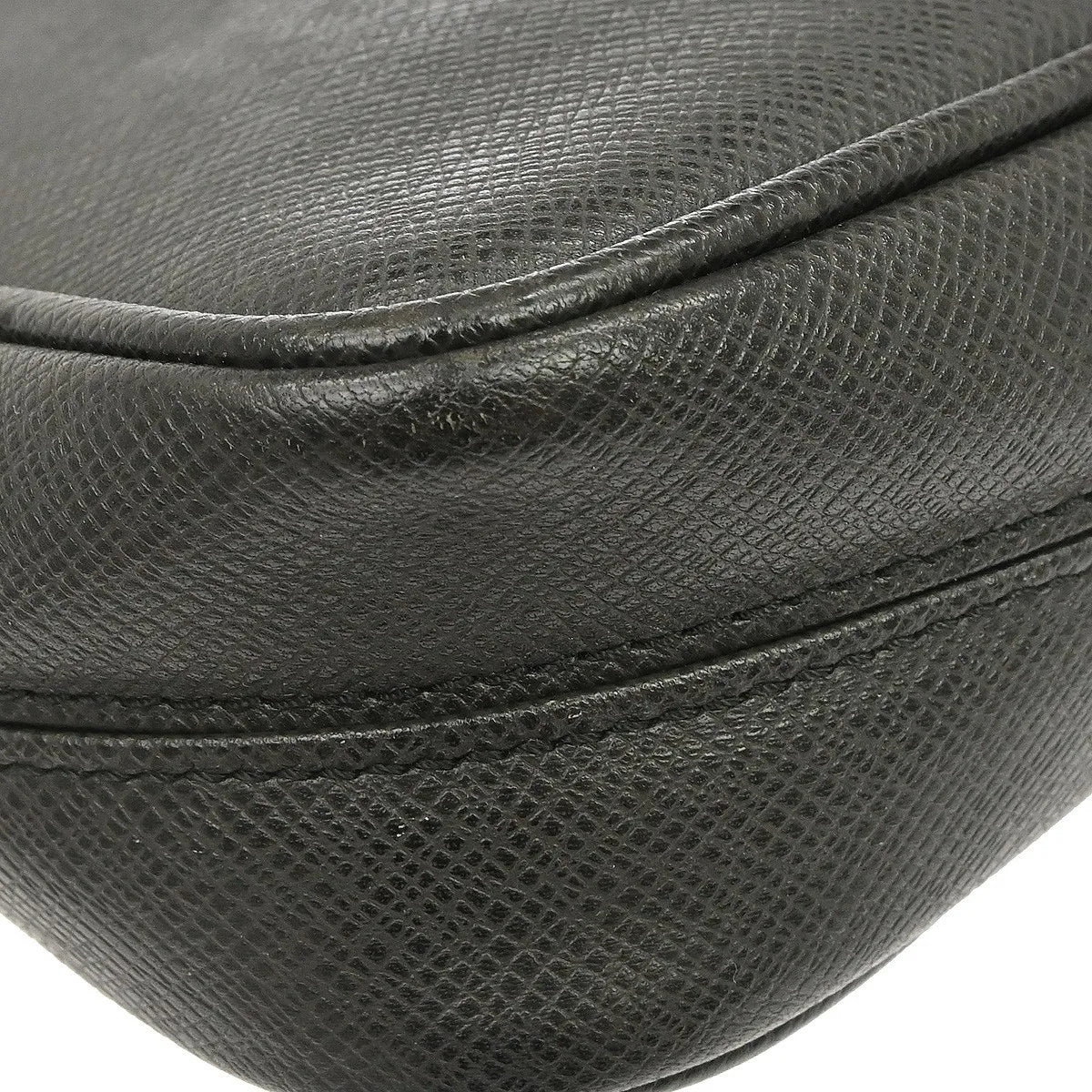 Louis Vuitton Dimitri Messenger Taiga Leather, Black, Leather, Shoulder Bag