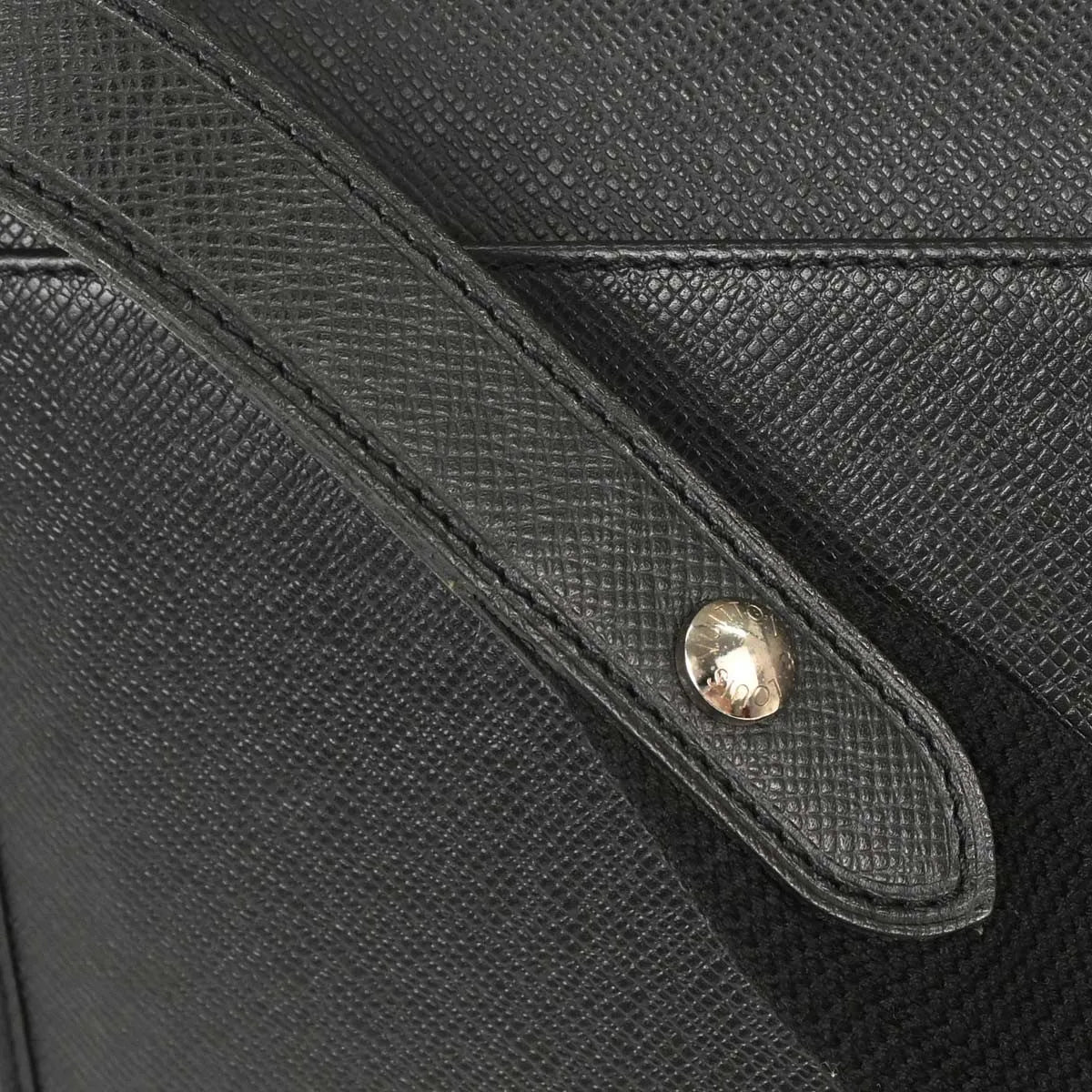 Louis Vuitton Andrei Messenger Taiga Leather, Black, Leather, Shoulder Bag