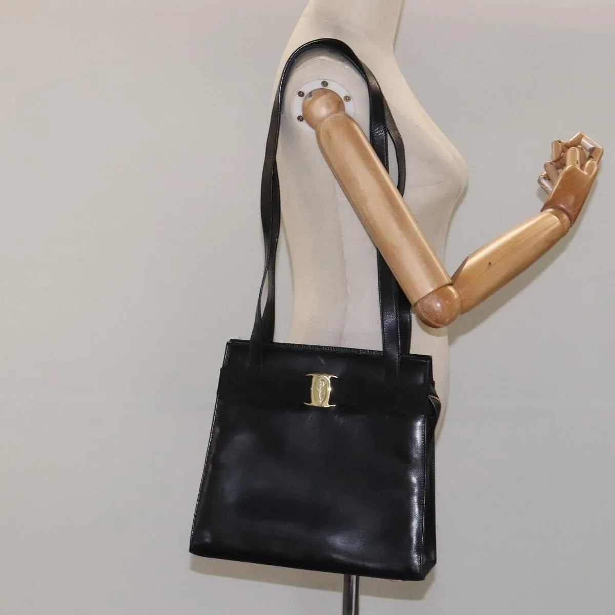 Salvatore Ferragamo Vala Leather, Black, Leather, Shoulder Bag
