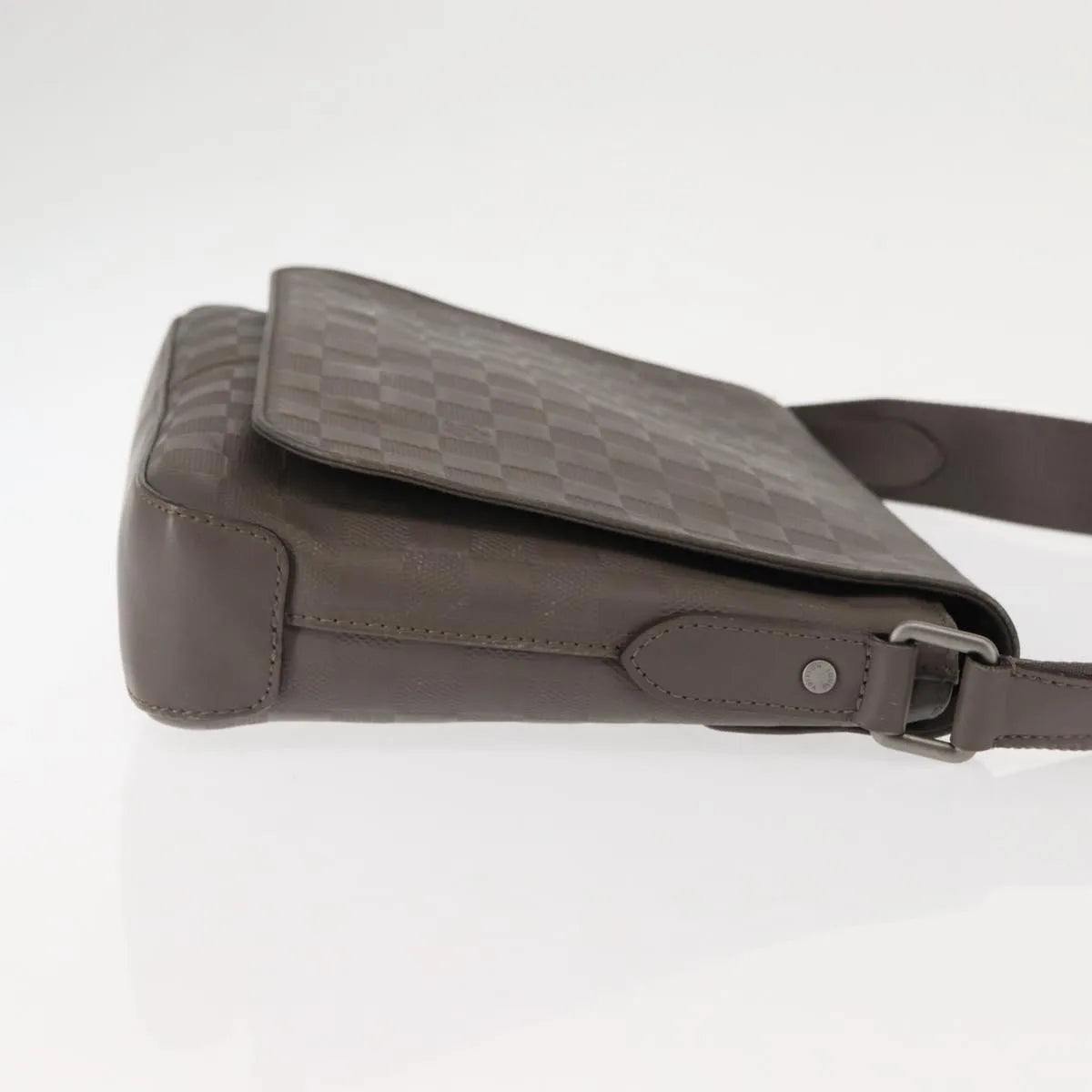 Louis Vuitton District Messenger Damier Infini Leather, Gray, Leather, Shoulder Bag