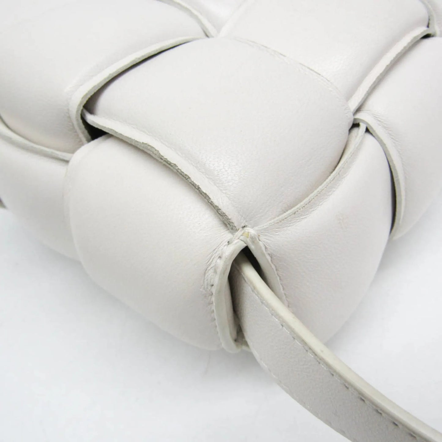 Bottega Veneta Cassette Chain Padded Maxi Intrecciato Leather, White, Leather, Shoulder Bag