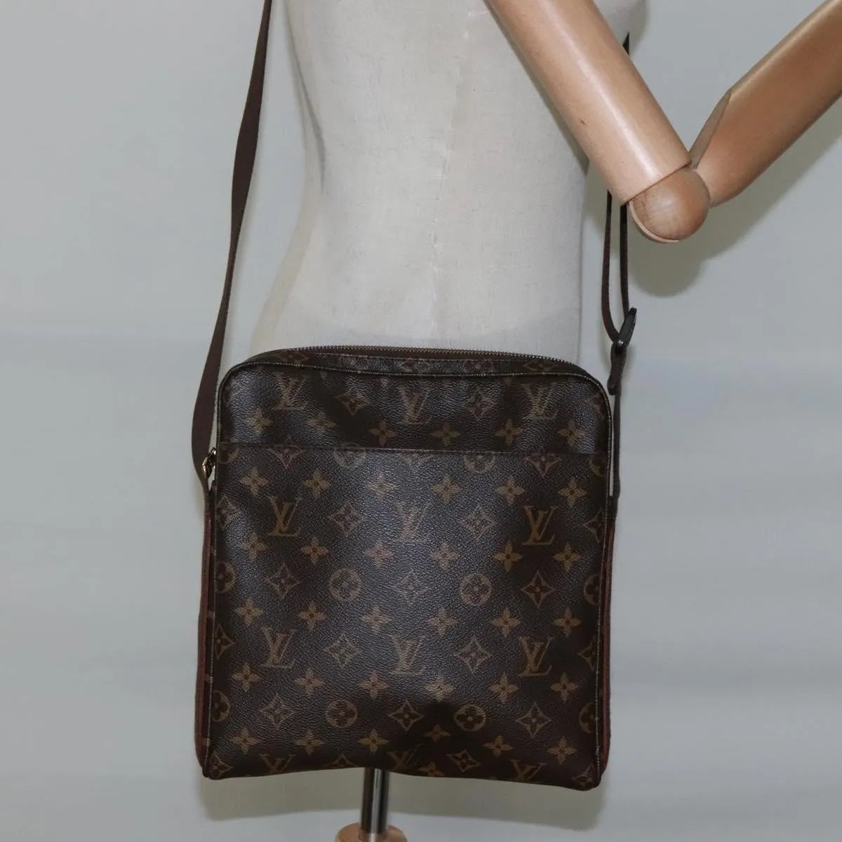 Louis Vuitton Trotteur Beaubourg Monogram Canvas, Brown, Canvas, Shoulder Bag