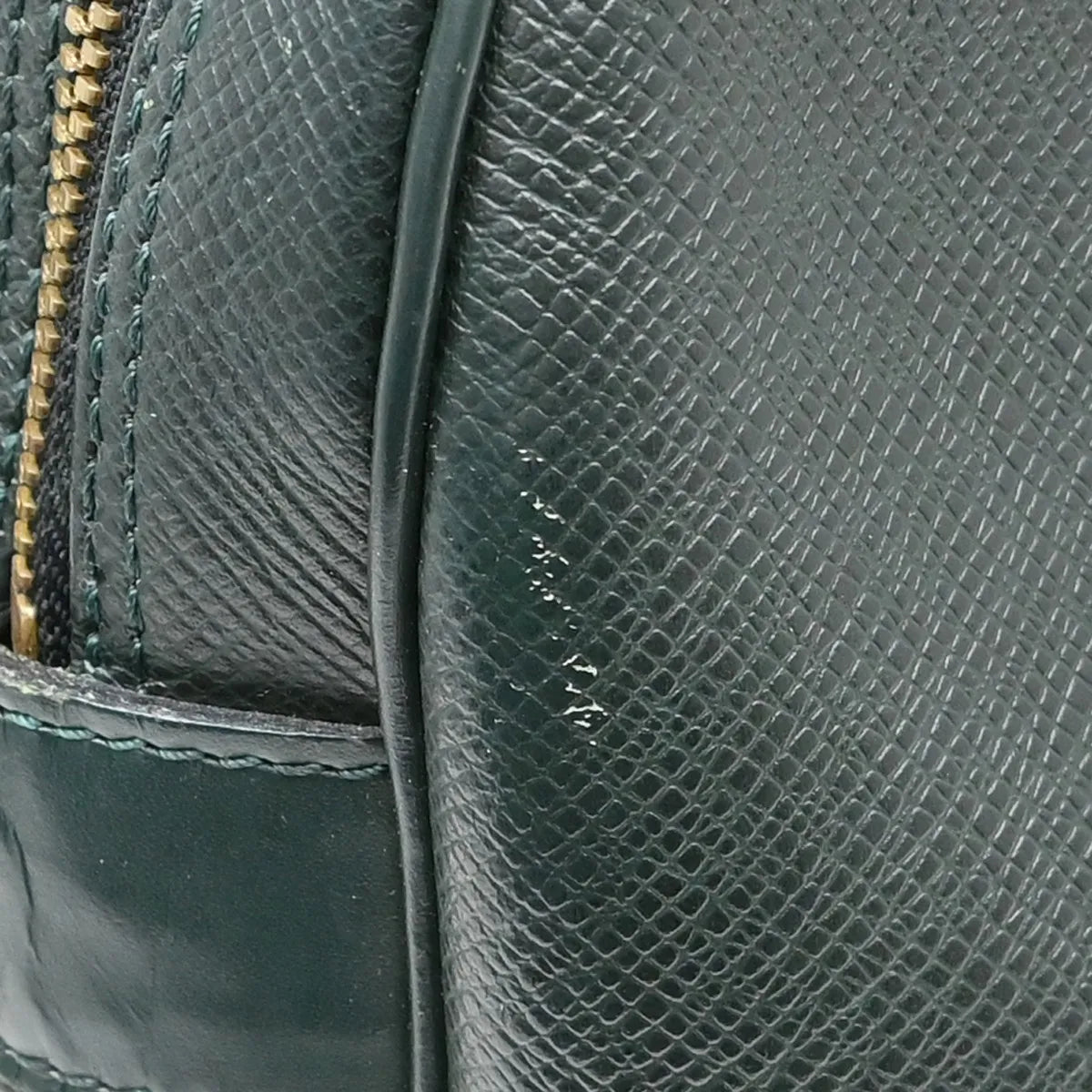 Louis Vuitton Reporter Taiga Leather, Green, Leather, Shoulder Bag
