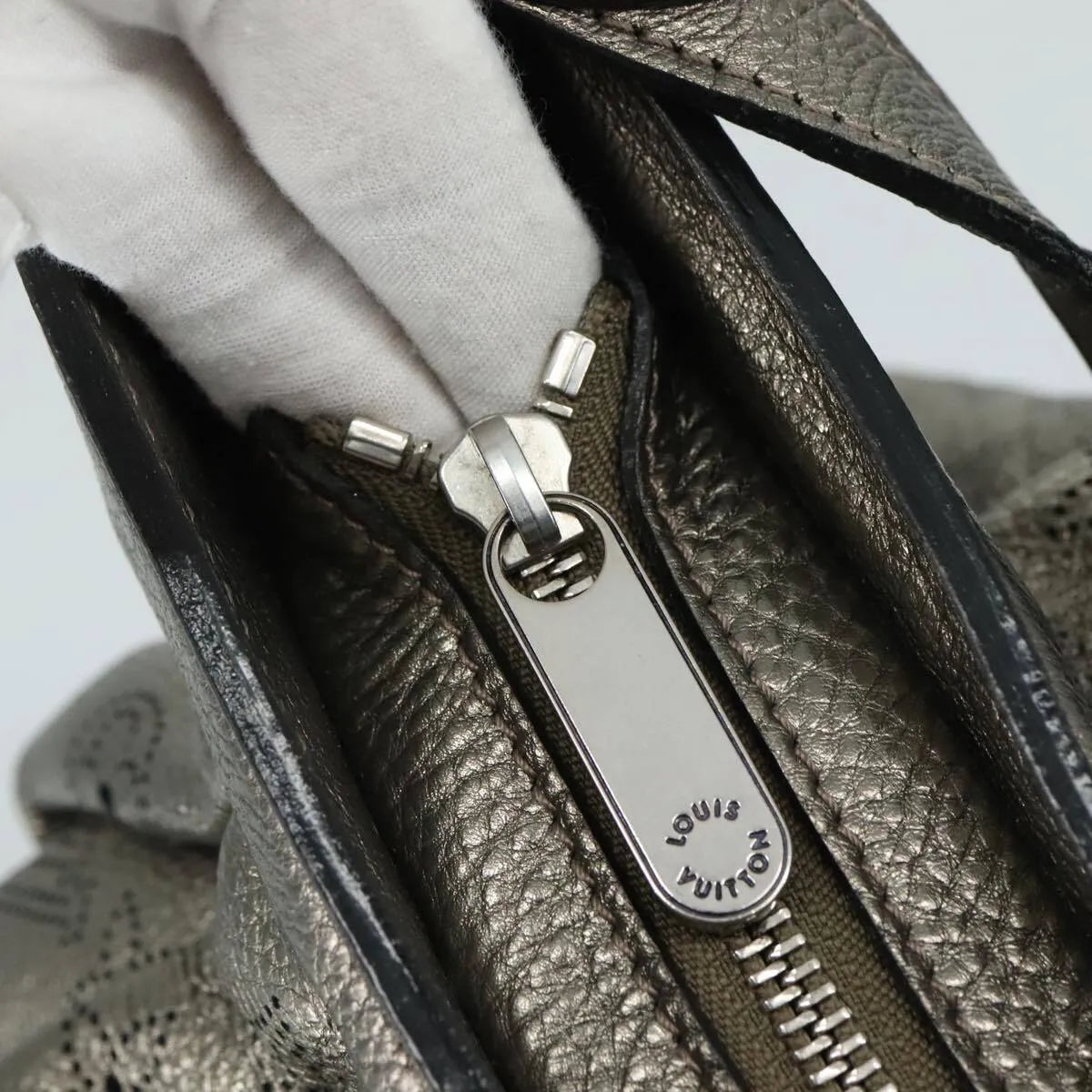 Louis Vuitton Mahina Monogram leather, Metallic, Canvas, Shoulder Bag