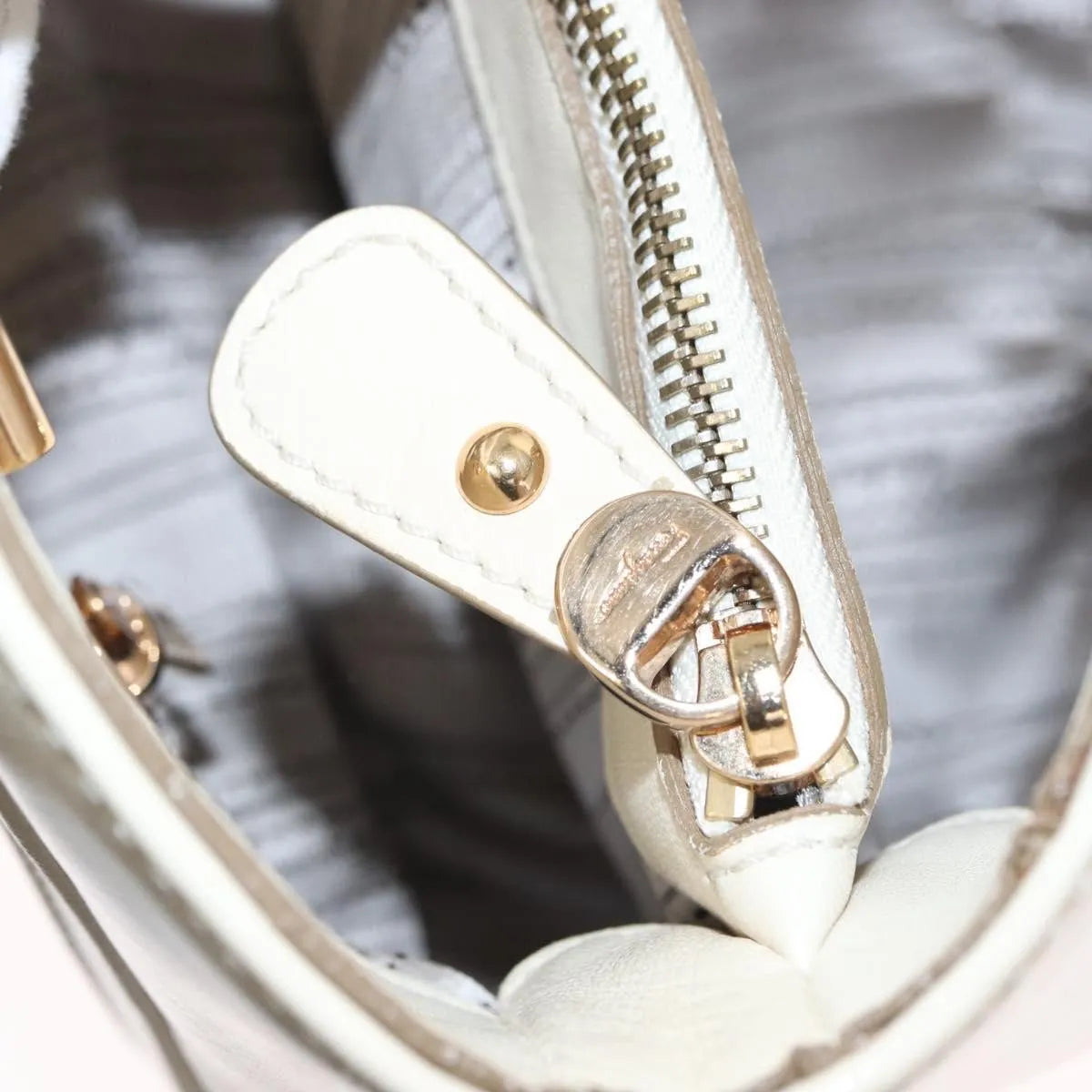 Salvatore Ferragamo Betulla Chain Tote Leather, White, Leather, Handbag