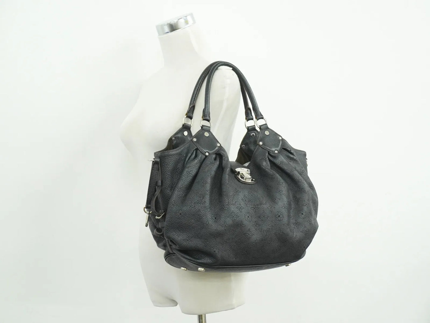 Louis Vuitton L Hobo Mahina Leather, Black, Leather, Shoulder Bag