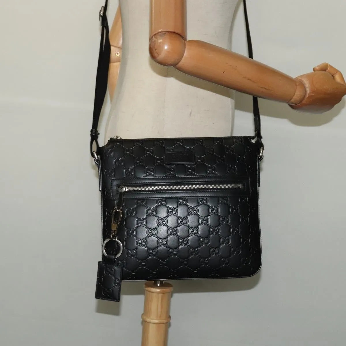 Gucci Signature Zip Messenger Guccissima Leather, Black, Leather, Shoulder Bag