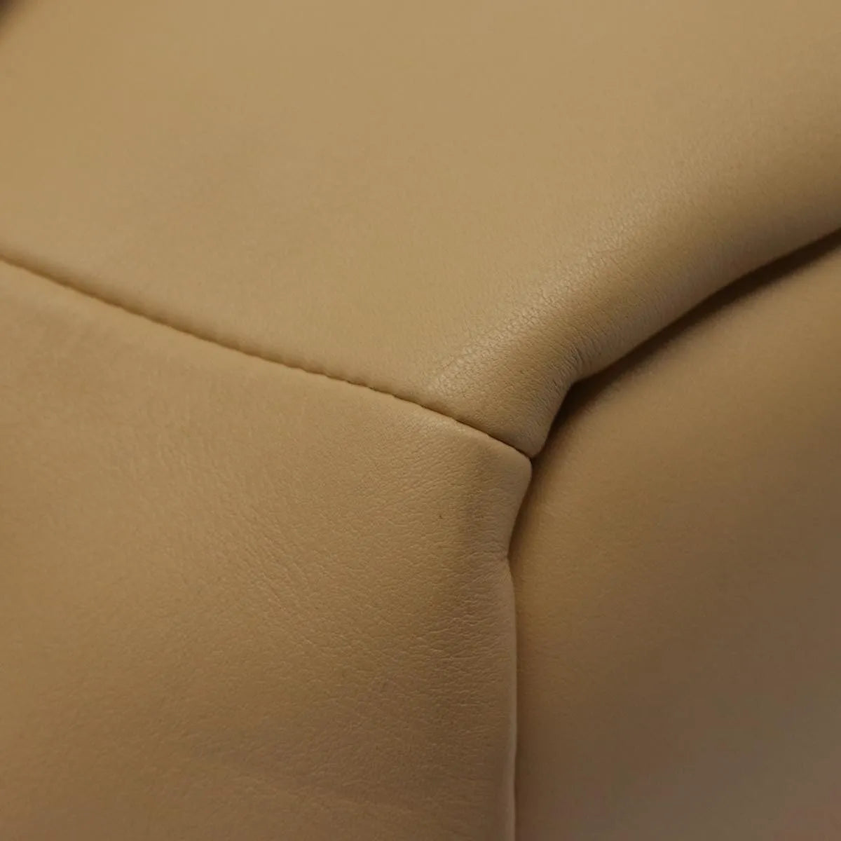 Bottega Veneta Beak Leather, Beige, Leather, Tote Bag