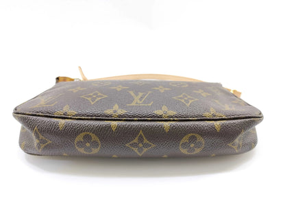 Louis Vuitton Louis Vuitton Monogramme Pochette Monogramme Canvas, Brown, Canvas, Clutch