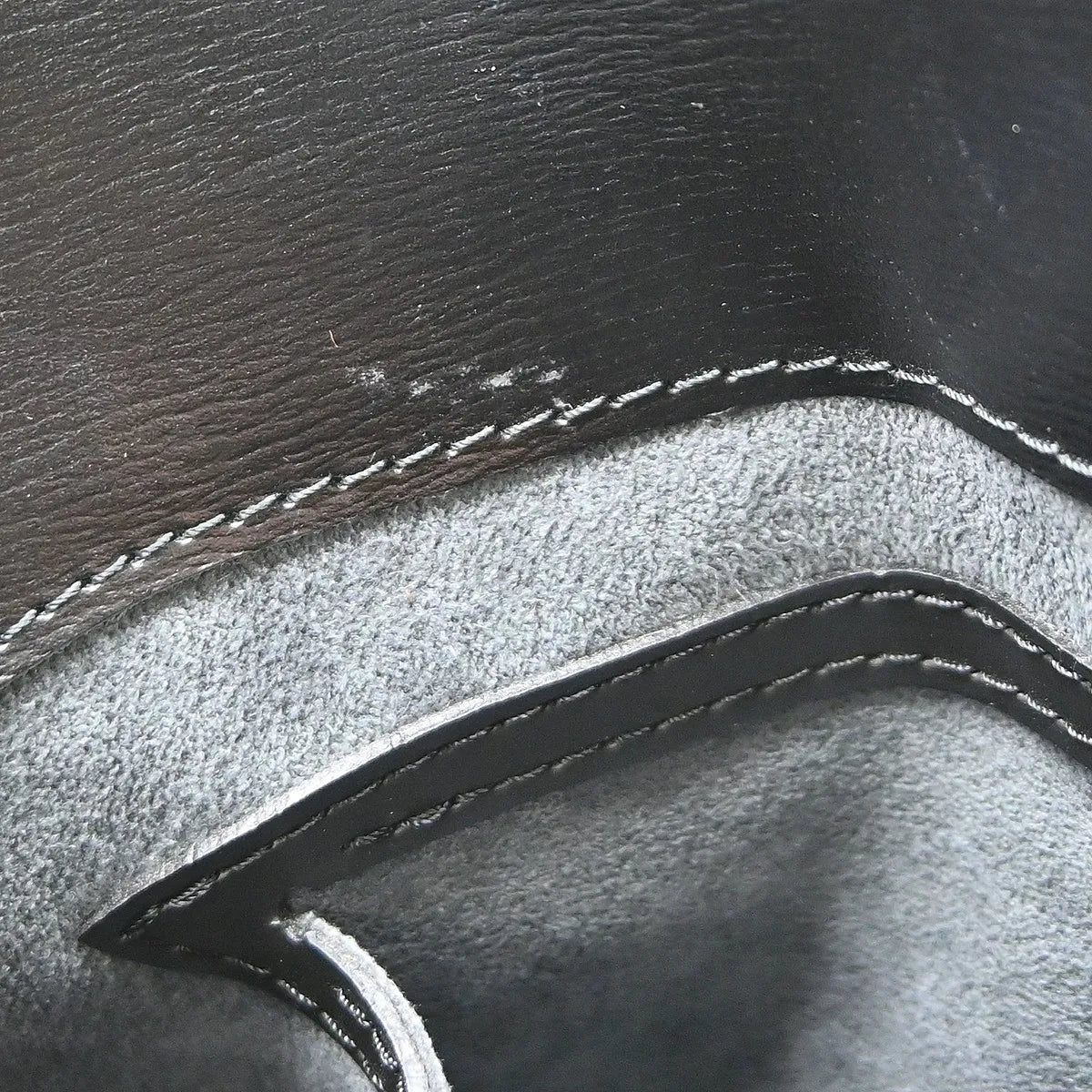 Louis Vuitton Cluny Epi, Black, Leather, Shoulder Bag
