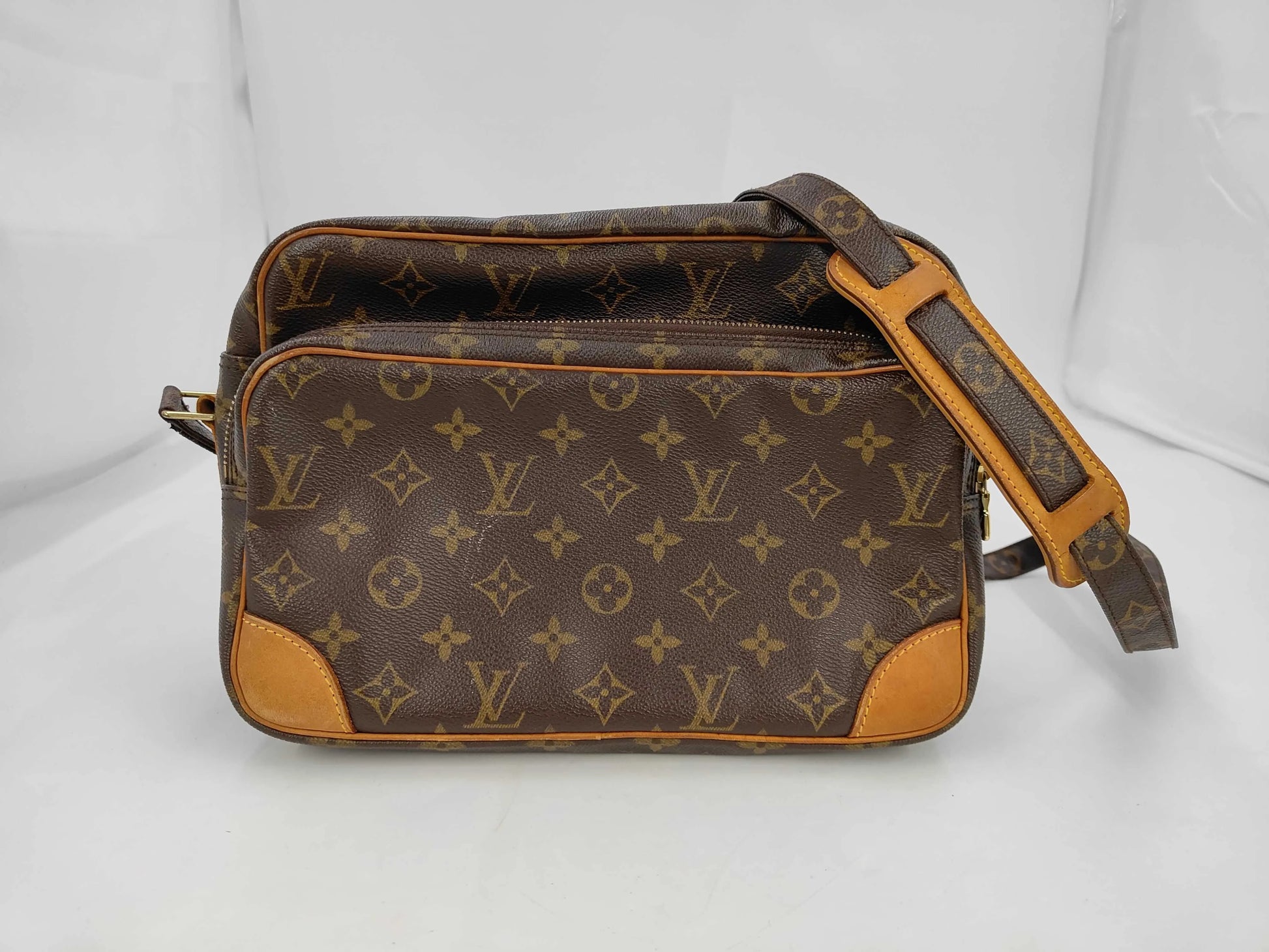 Louis Vuitton Nil Messenger Monogram Canvas, Multicolour, Canvas, Handbag