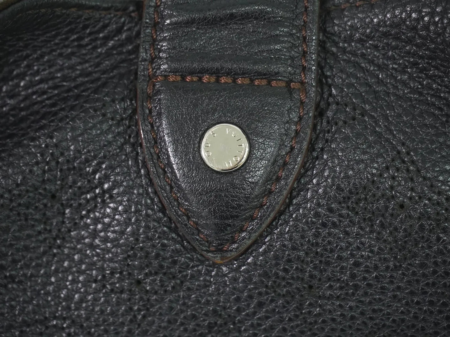 Louis Vuitton L Hobo Mahina Leather, Black, Leather, Shoulder Bag
