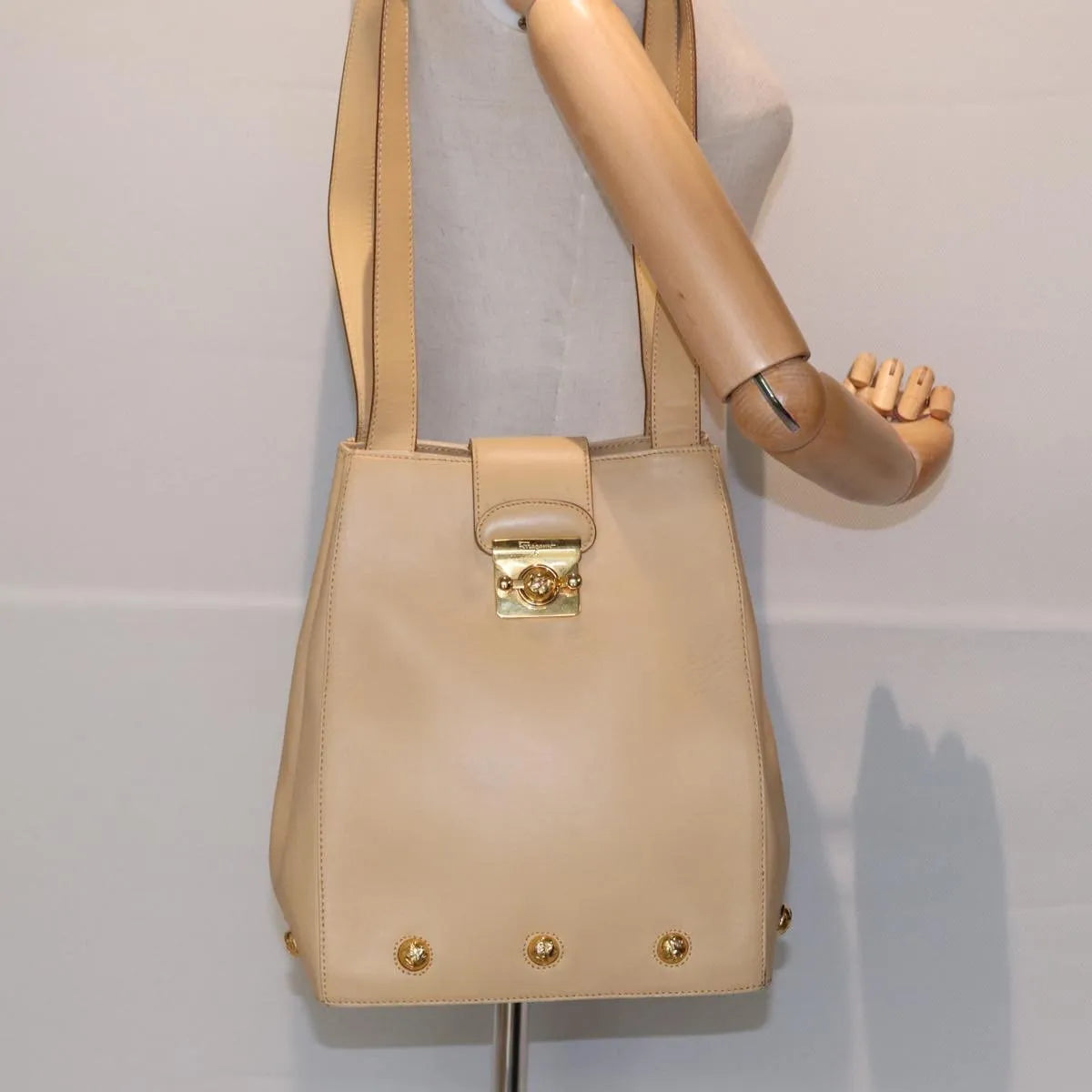 Salvatore Ferragamo Vintage Leather, Beige, Leather, Shoulder Bag