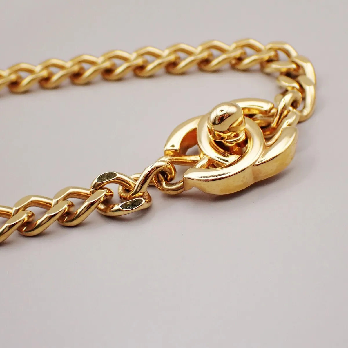 Chanel Vintage Turnlock Reissue Chain Metal, Gold, Gold Plated, Bag
