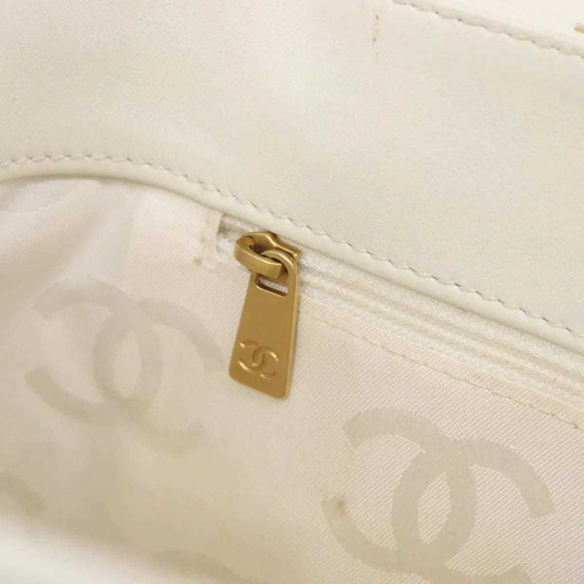 Chanel Surpique Tote Quilted Leather, White, Leather, Tote Bag